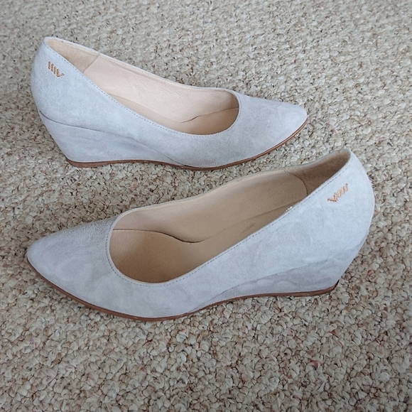Viscata Barcelona Shoes - Viscata Verona Suede Wedges in Light Gray size US 10